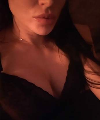 У меня есть все, чтобы сделать наше свидание незабываемым 😏 Я умею создавать атмосферу истинного наслаждения и расслабления. Обладая красивым телом и яркой индивидуальностью, я смогу удовлетворить даже самые сокровенные фантазии 😉 У меня есть фото, чтобы ты мог убедиться в моей привлекательности и рассмотреть все мои прелести. Мои клиенты всегда остаются довольны и возвращаются ко мне снова и снова. Сделай шаг к истинному удовольствию и позвони мне прямо сейчас, я жду тебя в Москве! 💋 Наталья